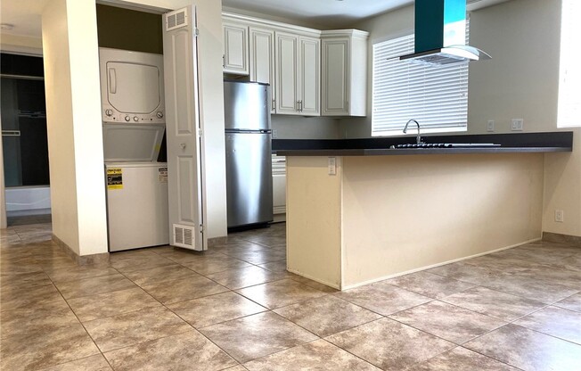 3 beds, 2 baths, 1,150 sqft, $3,495, Unit 205