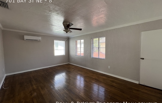 701 BAY ST NE