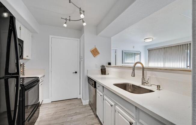 2 beds, 2 baths, 1,049 sqft, $2,600
