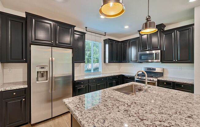 Modern 4B-Bed Home Walking Distance from Parks and Recreation