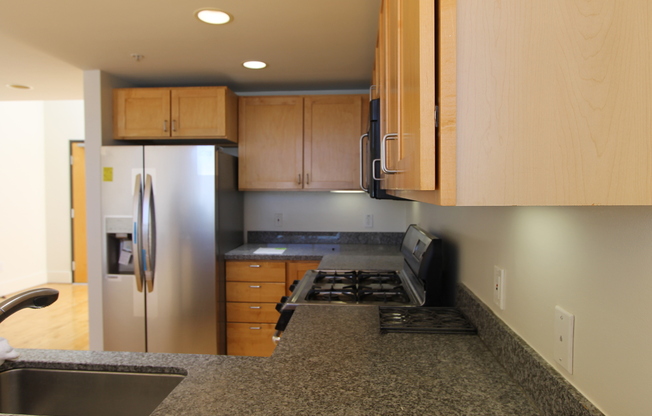 EPIC REA: Spacious Live/Work Loft in SOMA with Rooftop Views