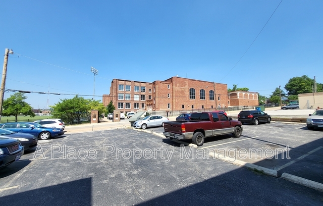 2625 S Big Bend Blvd 5