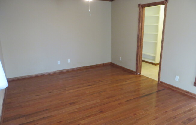 1 bed, 1 bath, 937 sqft, $1,345, Unit 919 West Berry