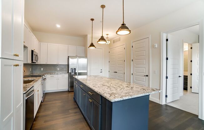 2 beds, 2 baths, 1,007 sqft, $1,880, Unit 314