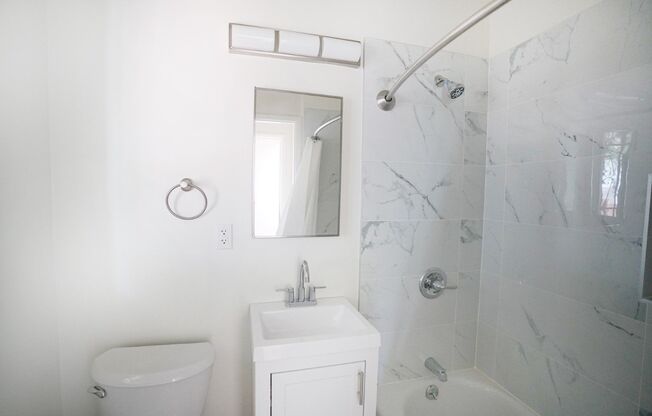 Clarington Ave 3710
