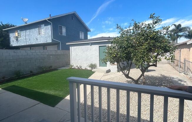 2 beds, 1 bath, $2,500, Unit 1074