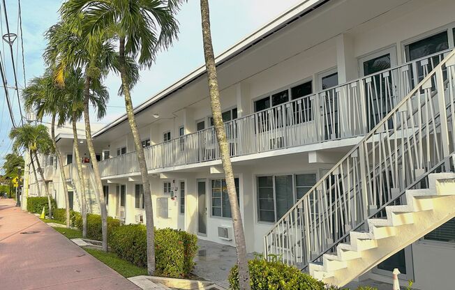 Studio, 1 bath, 400 sqft, $1,900, Unit Unit 03