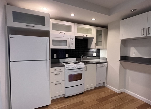 Studio, 1 bath, 485 sqft, $2,700, Unit 307