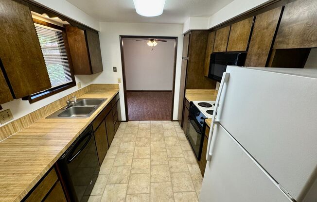 3 beds, 1 bath, $1,900