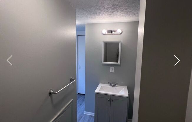 2 beds, 1 bath, 864 sqft, $799, Unit UP