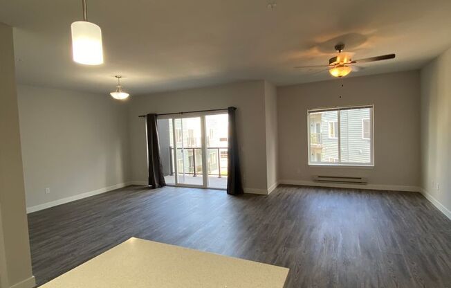 2 beds, 2.5 baths, $2,195, Unit 4958-316