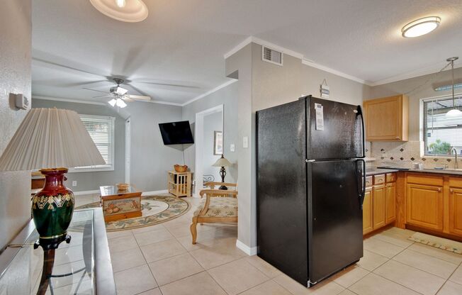 Fantastic 2br/1ba unfurnished/annual rental in Redington Shores!