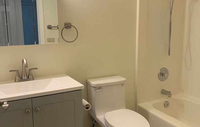 2 beds, 2 baths, 950 sqft, $2,450, Unit 10