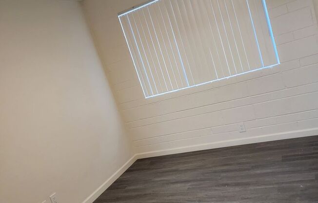 3 beds, 1 bath, 1,040 sqft, $1,895, Unit G04