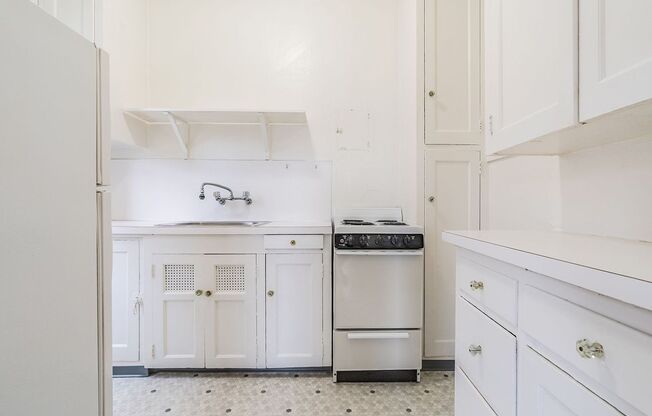 Studio, 1 bath, 420 sqft, $1,395, Unit 116