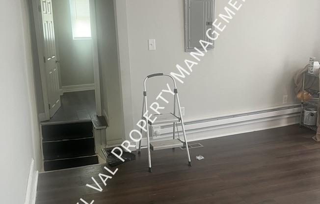 2 beds, 1 bath, $915