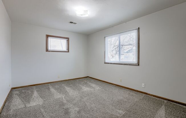 2 beds, 1 bath, 911 sqft, $845, Unit Unit 3