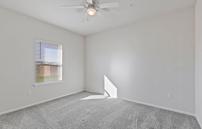 2 beds, 1 bath, 925 sqft, $1,360, Unit H324