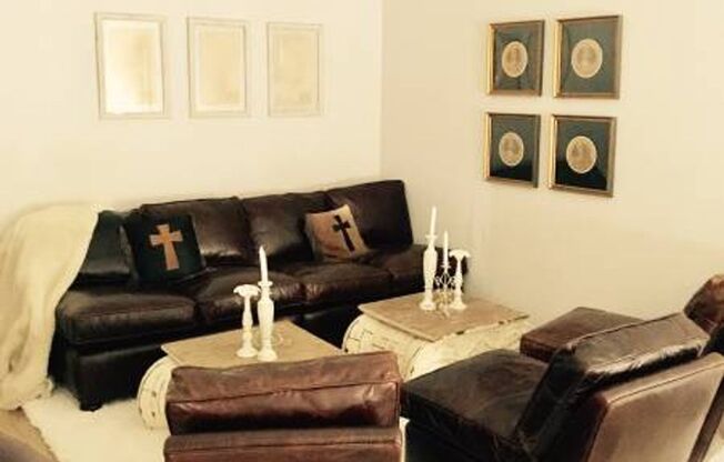 This is a great opportunity to rent a 2 bedroom at a competitive price in Tarzana.