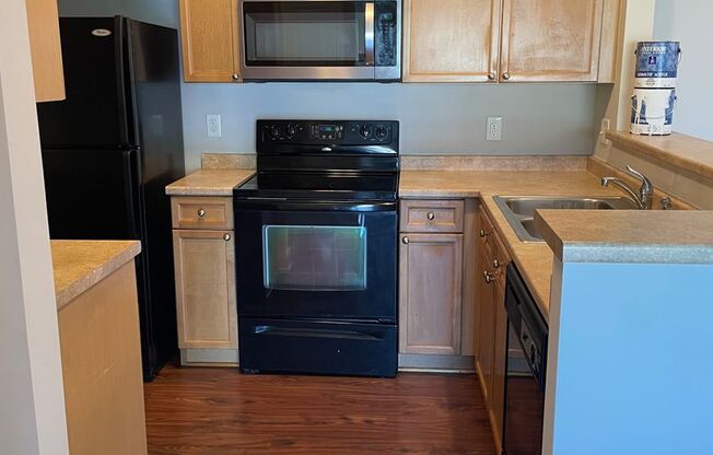 Move In Ready! Great 2 Bedroom 1 Bath Condo