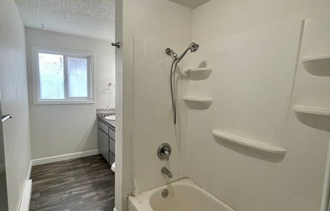2 beds, 1.5 baths, 1,000 sqft, $1,510, Unit 1960-04