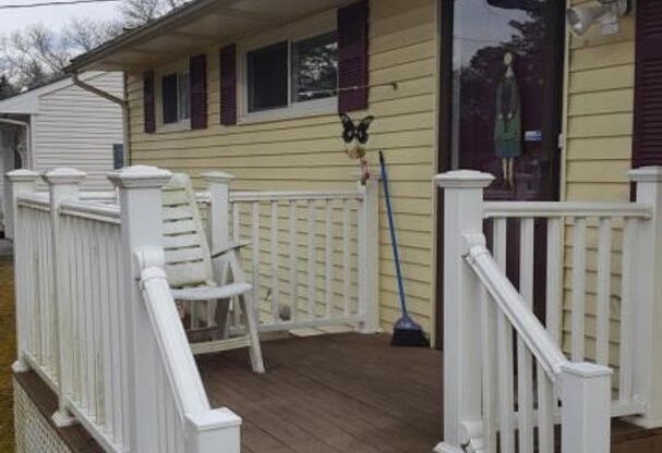 3 Bedroom, 1 Bathroom, Plus enclosed porch