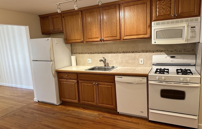 1 bed, 1 bath, 655 sqft, $1,980, Unit 7