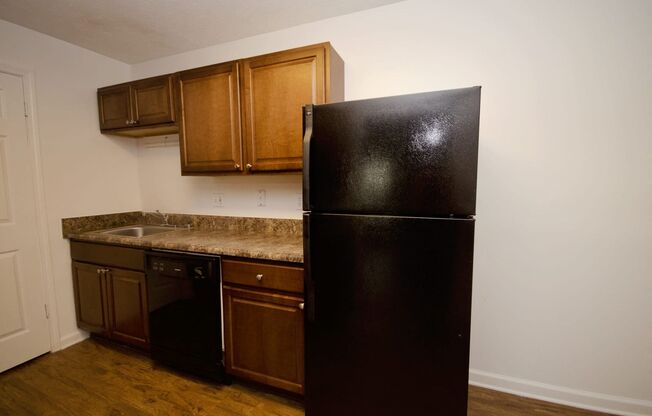 2 beds, 1 bath, 972 sqft, $1,450, Unit B10