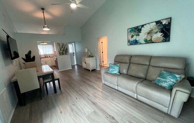 2 beds, 1 bath, $2,295