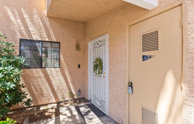 1 MONTH FREE!!! 2 BEDROOM SINGLE STORY TOWNHOME 55+ COMMUNITY