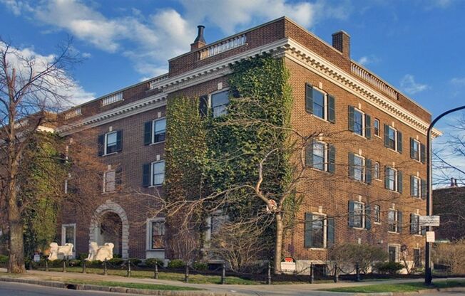 2 beds, 2 baths, 1,200 sqft, $2,650, Unit B33