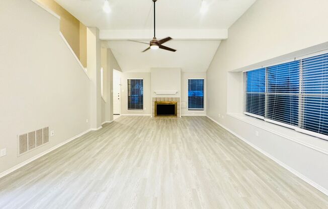 Spacious 3-Bed 2.5-Bath on Northeast Side (inside 1604) 18-Month LEASE SPECIAL!