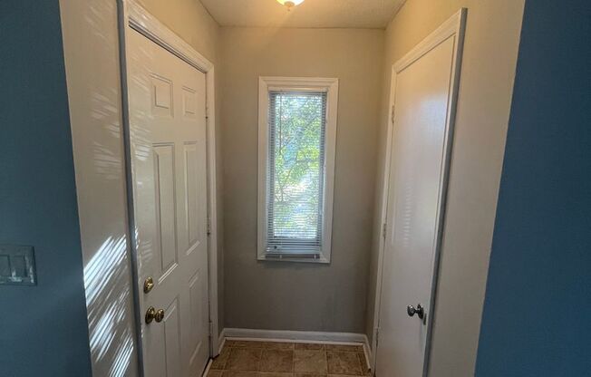 1 Bd/1 Bth 2nd floor    ONLY $ 1050.00