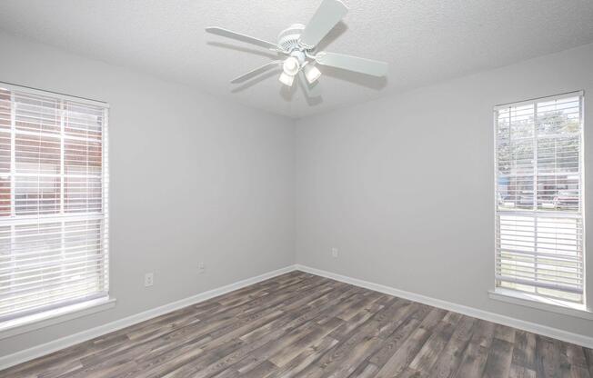 3 beds, 2 baths, 909 sqft, $1,339