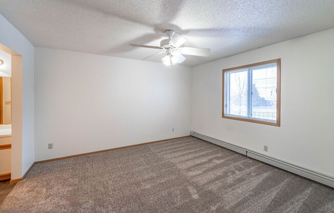 2 beds, 1 bath, 935 sqft, $1,315, Unit 3710235