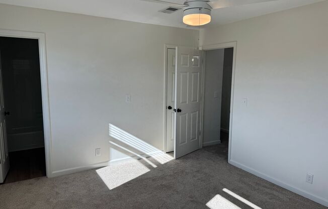 3 beds, 2.5 baths, $2,195, Unit 160