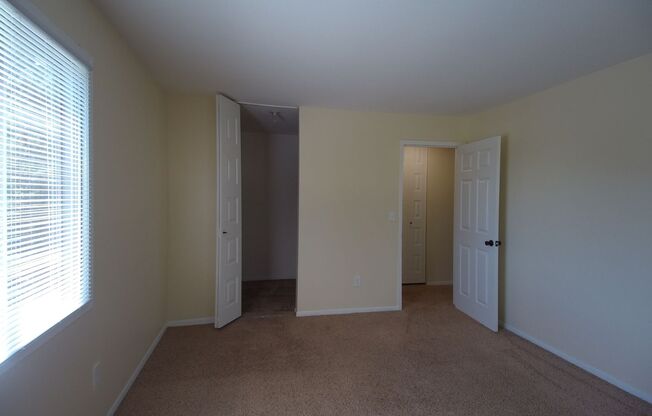 2 beds, 1 bath, 900 sqft, $1,195, Unit 4705 Indian Hills Dr., #10, Mount Pleasant, WI 53406