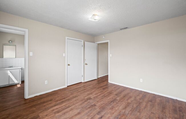 1 bed, 1 bath, 574 sqft, $595, Unit A