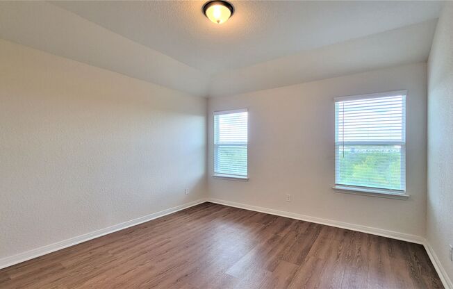 ZERO CARPET! 3 bed/2.5 bath townhome in SW San Antonio!