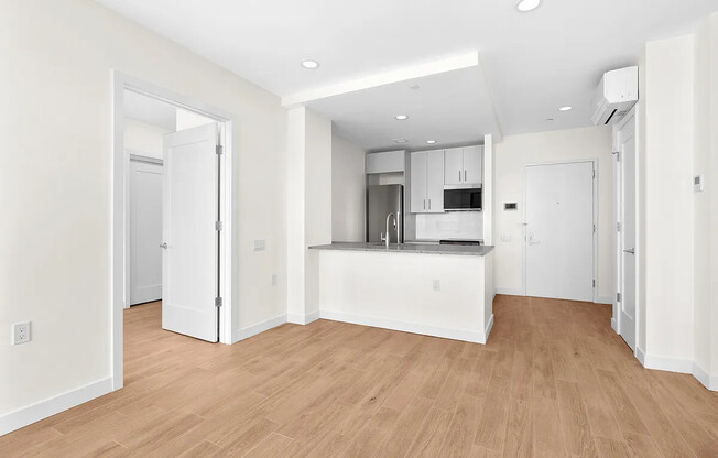 2 beds, 2 baths, $4,000, Unit 3H