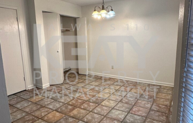 2 beds, 1.5 baths, 1,100 sqft, $975, Unit B