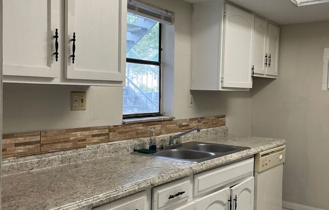 1/2 Month Rent Free! 1 Bedroom Apartment