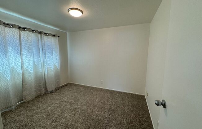 2 beds, 1 bath, 700 sqft, $2,375, Unit A