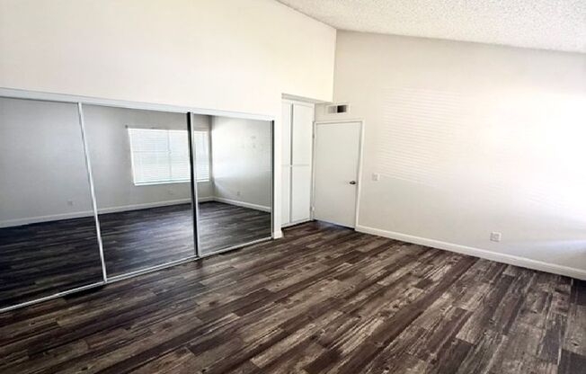 2 beds, 1 bath, 950 sqft, $2,300