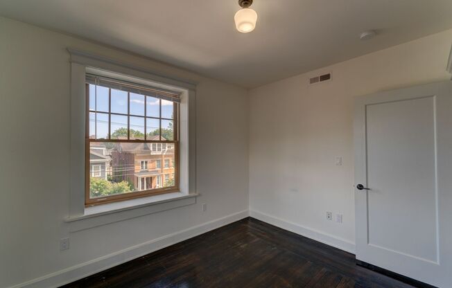 3 beds, 2 baths, 736 sqft, $2,695, Unit 36