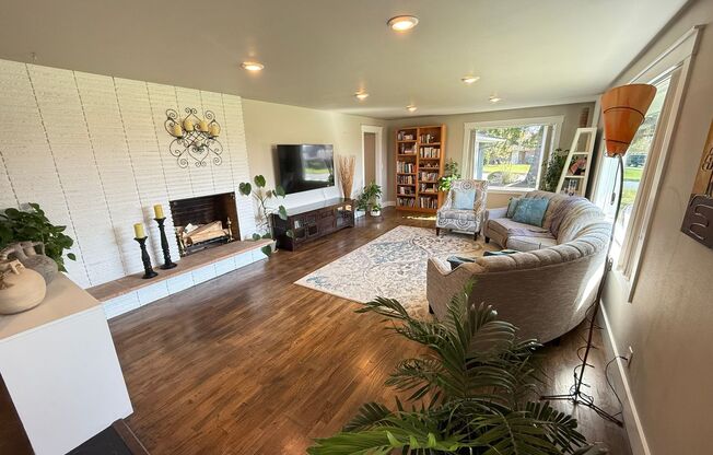 Beautiful Fully Furnished 3-Bedroom Home in Desirable West Valley!