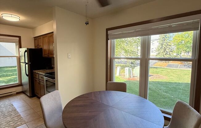 2 beds, 1 bath, 950 sqft, $2,350, Unit 7709CA