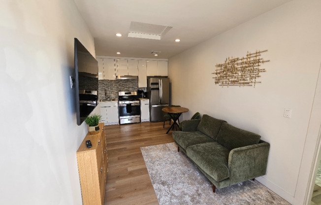 14927 1/2 TITUS ST