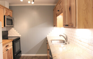 Quiet charmer- Upgrades abound, landry & utilities included (Woodland Park)