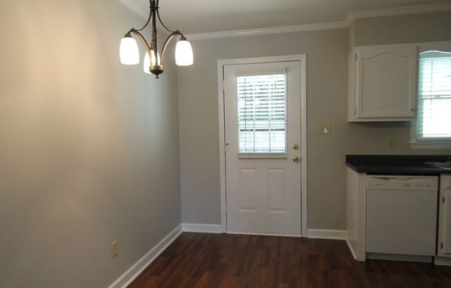 2 beds, 1 bath, $1,395